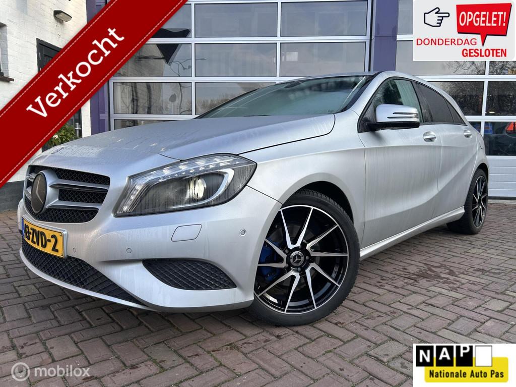 Mercedes A-klasse 180 Ambition * NAVIGATIE * PDC V EN A *, Voorwielaandrijving, Gebruikt, Euro 6, 4 cilinders