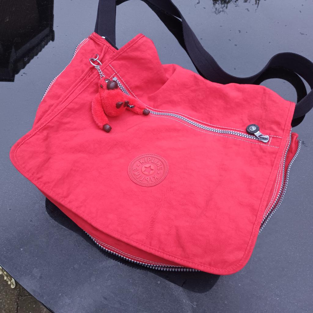 Kipling tas rood schoudertas schooltas laptoptas vintage, Sieraden, Tassen en Uiterlijk, Tassen | Schooltassen, Gebruikt, Minder dan 30 cm