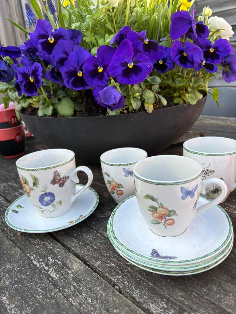 Janneke Brinkman 2 senseo , 2 cappuccino mokken 4 schotels, Verzenden, Zo goed als nieuw, Bord(en), Overige stijlen