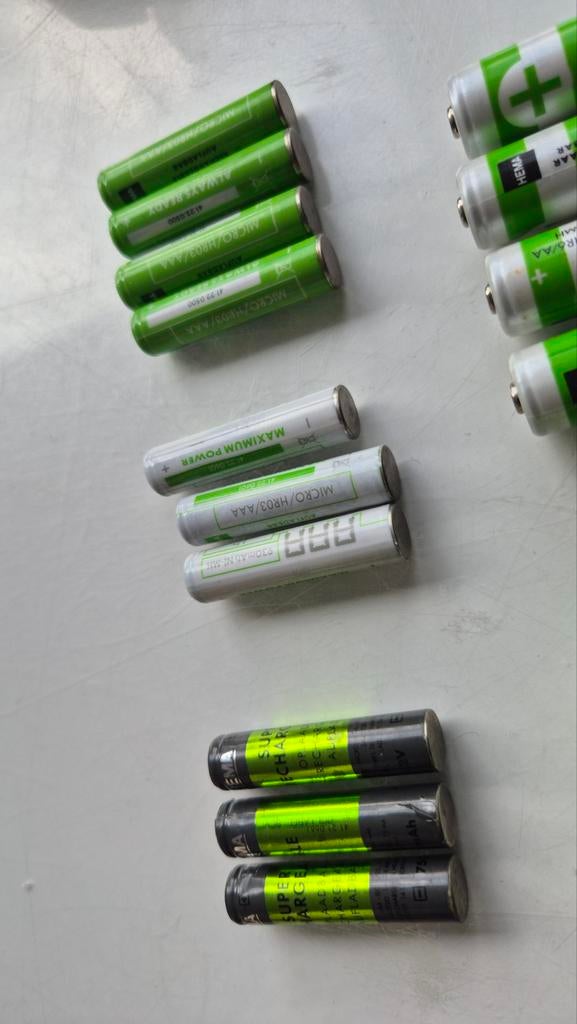 Oplaadbare batterijen inclusief oplader, Audio, Tv en Foto, Accu's en Batterijen, Ophalen of Verzenden