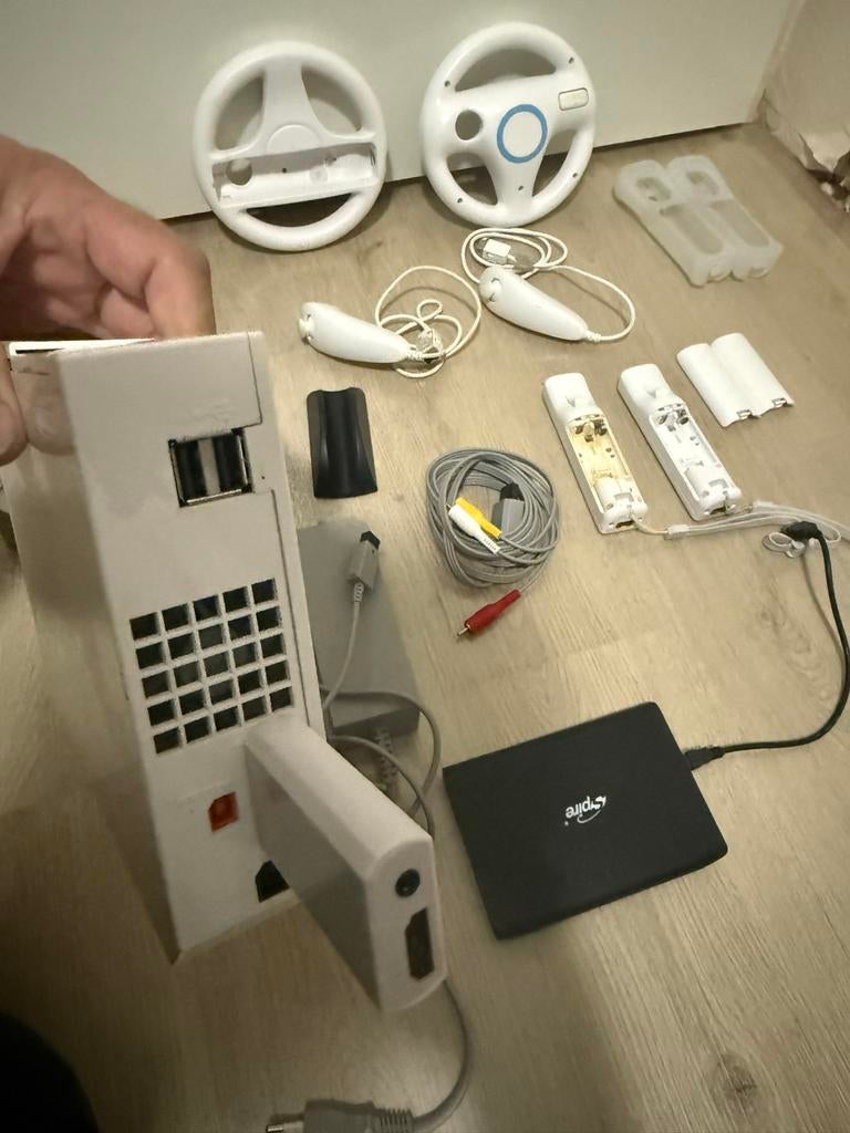 Nintendo Wii met accessoires en externe harde schijf, Ophalen of Verzenden, Gebruikt, Met 2 controllers, Met stuurtje