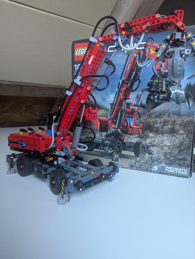 LEGO Technic Overslagkraan, met Pneumati, Ophalen, Zo goed als nieuw