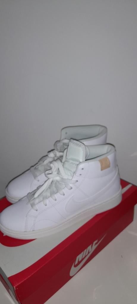 Mooie witte Nike,s maat 40 Nieuw!, Kleding | Dames, Schoenen, Wit, Nike, Nieuw, Ophalen of Verzenden