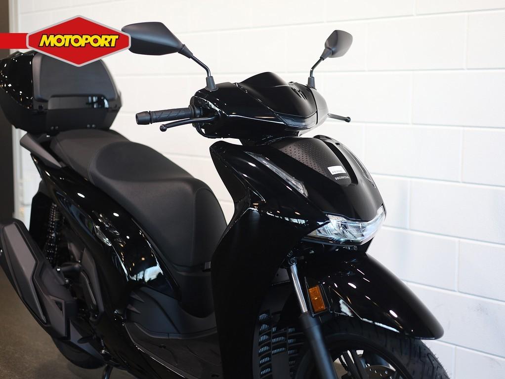 Honda SH 350 (bj 2026), Scooter, Doornveld 180
B 1731  ZELLIK, BE, Bedrijf, Mc.benelux@honda-eu.com
