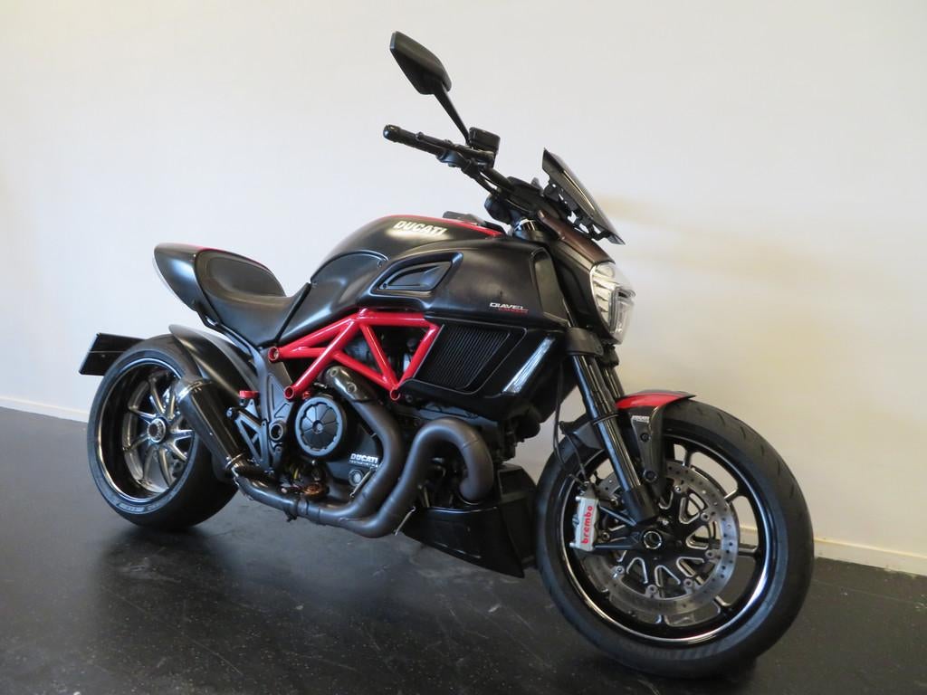 Ducati DIAVEL CARBON ABS CRUISER SPORTDEMP (bj 2015) - foto 2