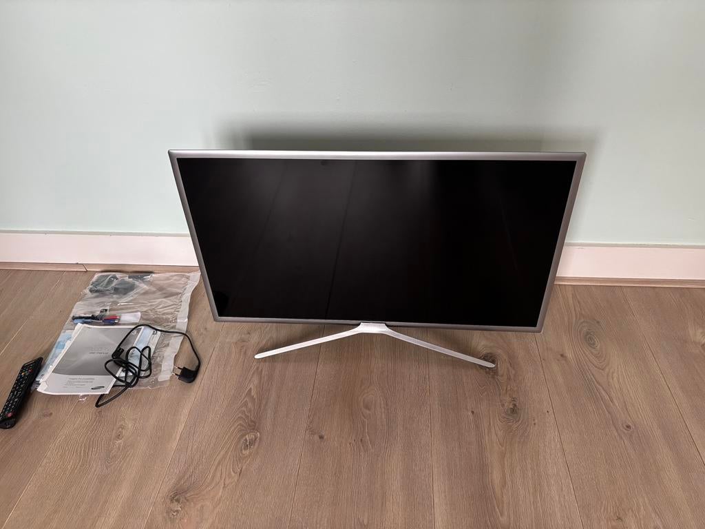 Smart TV Samsung 32 inch UE32M5620 zilver, Ophalen, 50 Hz, 80 tot 100 cm, Zo goed als nieuw