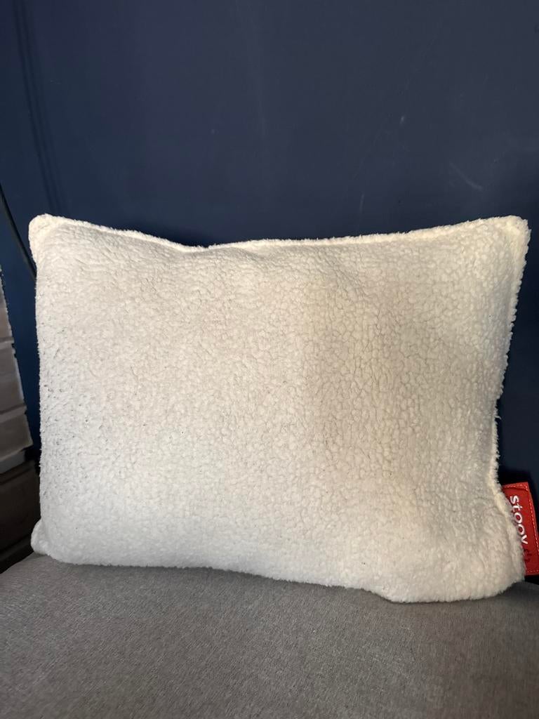 Stoov warmtekussen wit (incl. Oplader) als nieuw, Huis en Inrichting, Woonaccessoires | Kussens, Ophalen of Verzenden, Zo goed als nieuw