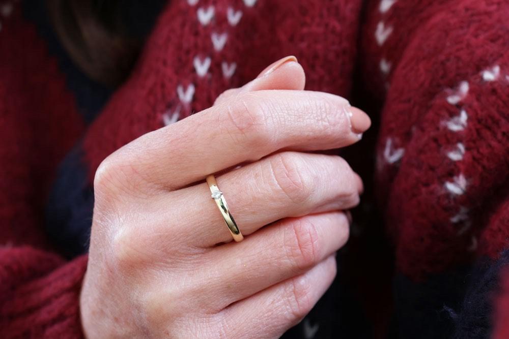 14 Karaat Gouden Solitair Ring Met 0.05ct Diamant, 18 tot 19, Ophalen of Verzenden, Zo goed als nieuw, Met edelsteen