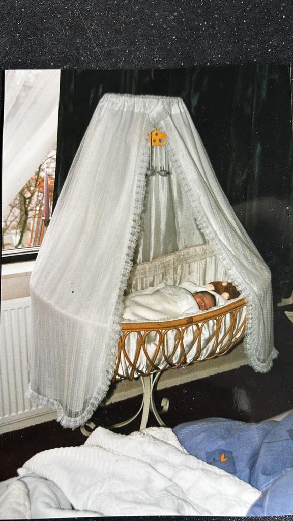 Wieg jaren ‘60 Rotan en hemeltje, Ophalen, Gebruikt, Wieg