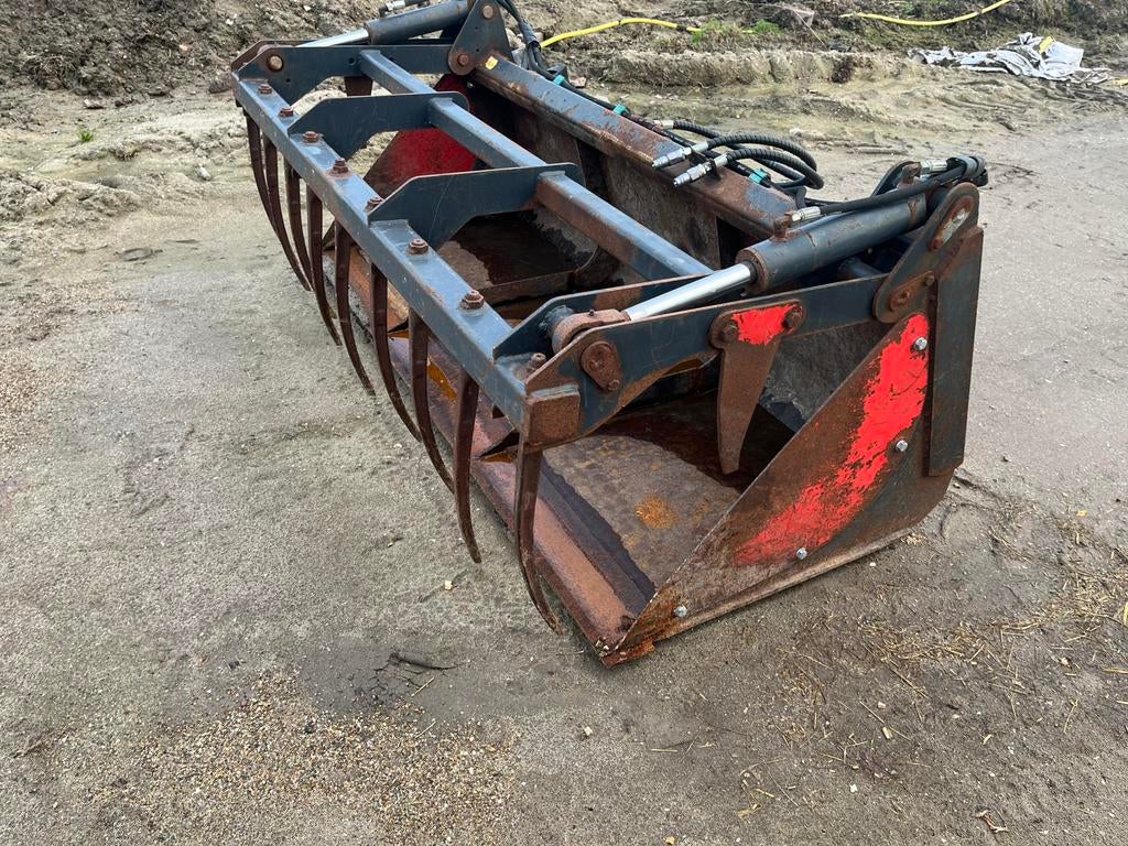 Pelikaan bak, Ophalen, Veehouderij, Voertechniek