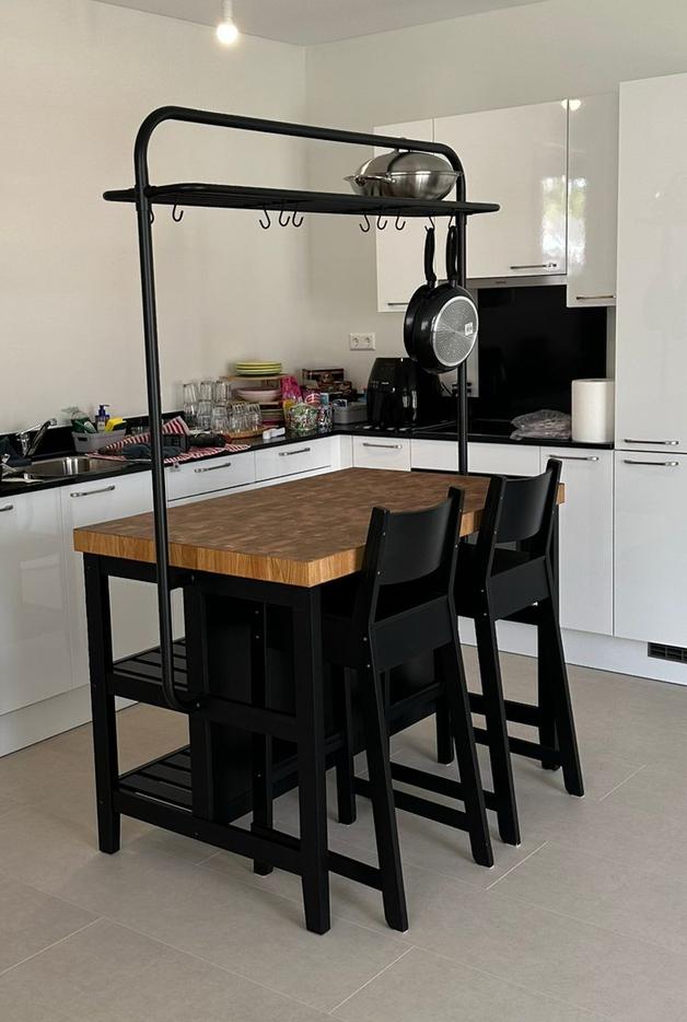 Ikea Vadholma keukeneiland met rek, Huis en Inrichting, Ophalen, Zo goed als nieuw, Zwart