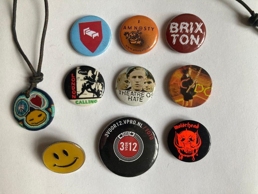 Jaren 80 mini buttons speldjes popgroepen popmuziek popmusic, Verzamelen, Speldjes, Pins en Buttons, Ophalen of Verzenden, Zo goed als nieuw