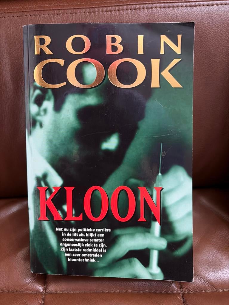 Kloon - Robin Cook (Thriller), Ophalen of Verzenden, Gelezen, Nederland