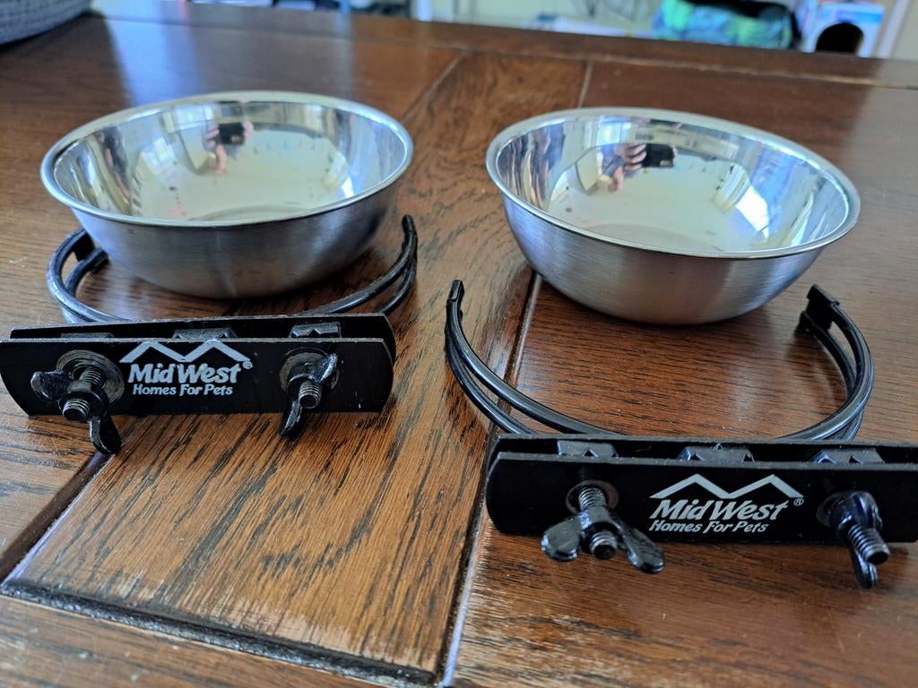 Mid west voer en drink bak voor ferret nation, Ophalen