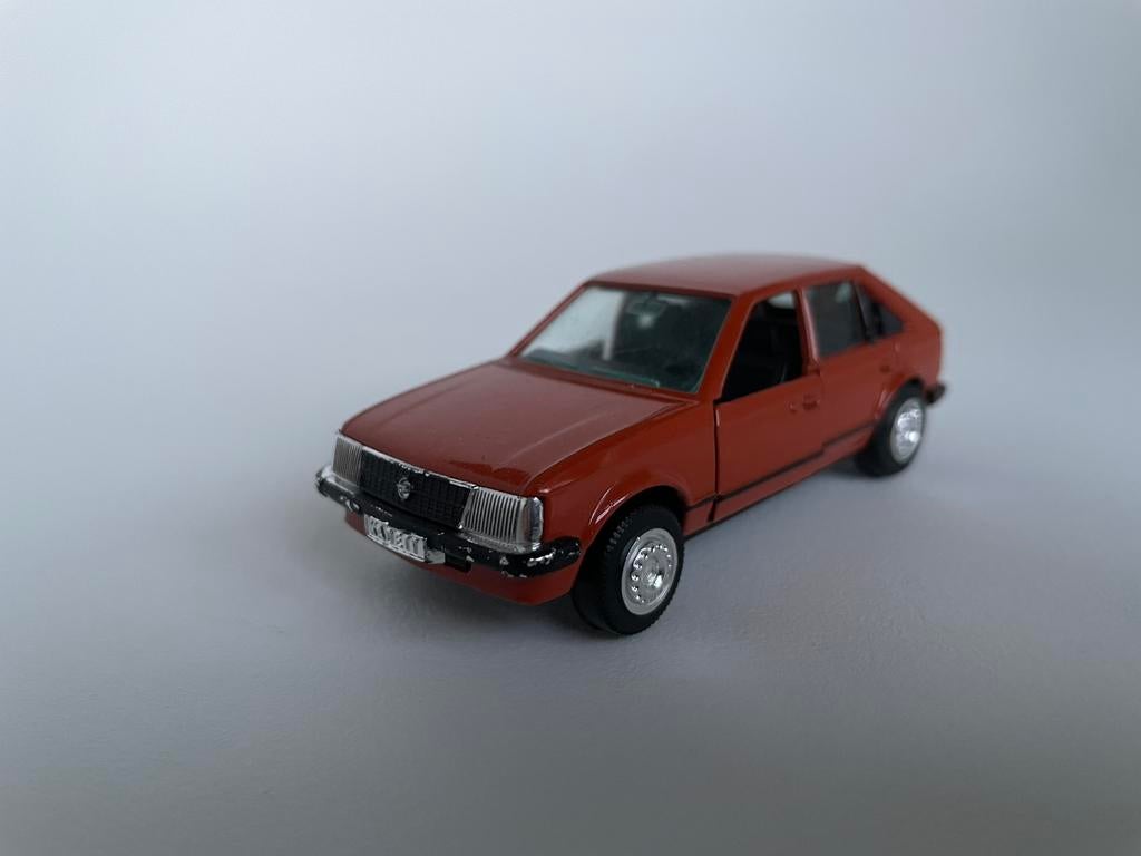 model Opel Kadett (d) 5-d, 1/43 Gama, oranje, Ophalen of Verzenden, Gebruikt, Auto, Gama