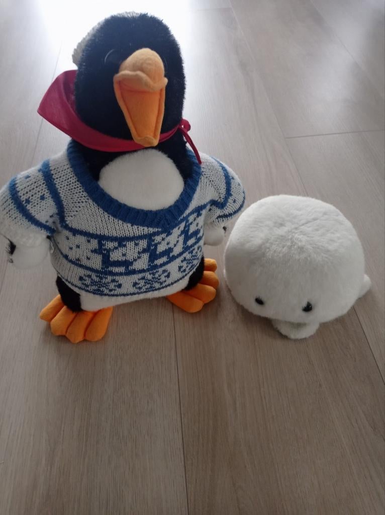 Pinguïn knuffel met trui en witte zeehond knuffel, Ophalen of Verzenden
