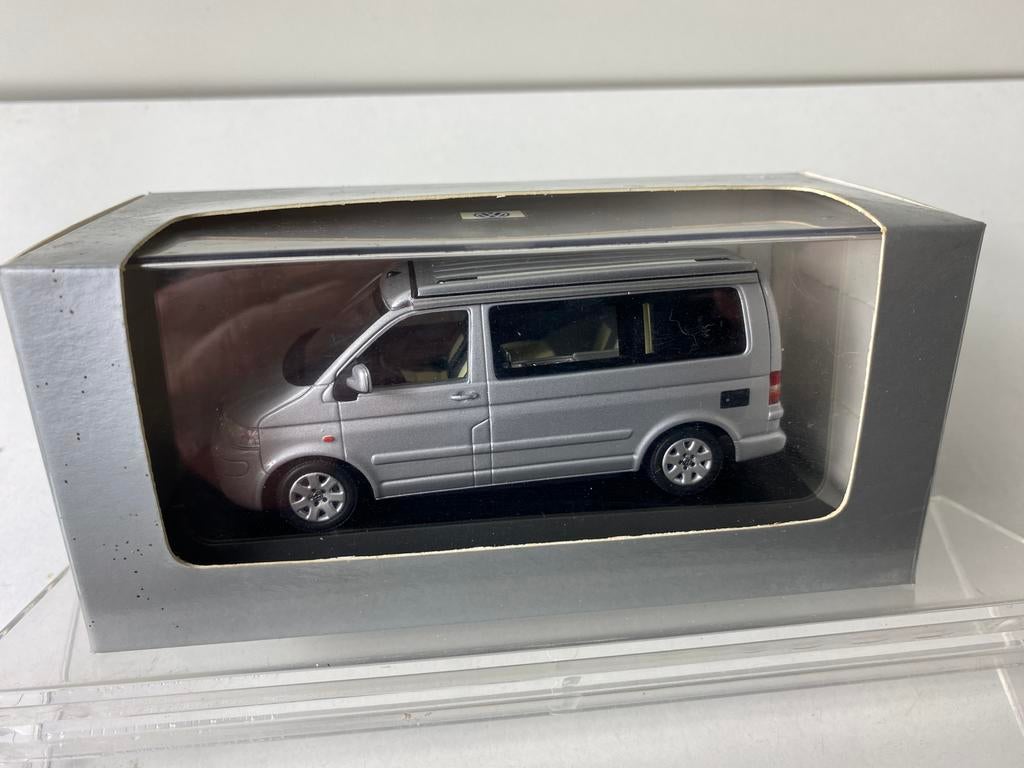 1:43 VOLKSWAGEN T4 california- camper uitvoering-in OVP, Hobby en Vrije tijd, Modelauto's | 1:43, Ophalen of Verzenden, Zo goed als nieuw