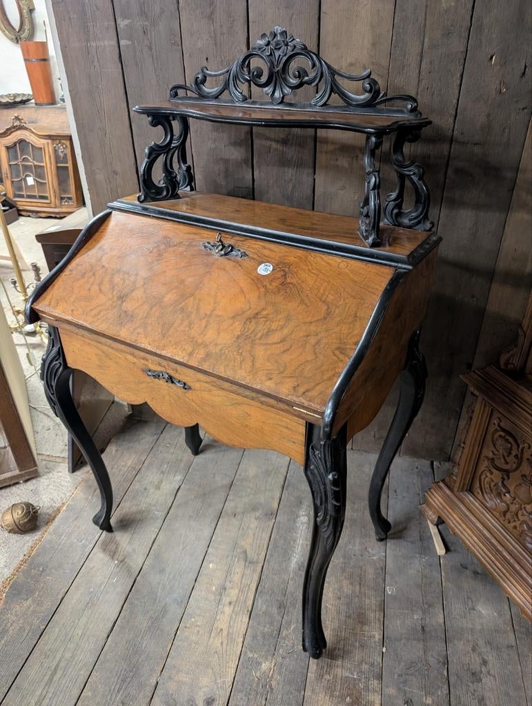 Antieke Hollandse secretaire noten hout €125., Ophalen