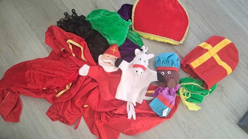 Verkleed kleding van sinterklaas en zijn pietjes, Ophalen of Verzenden, Zo goed als nieuw, Jongen of Meisje, Muts