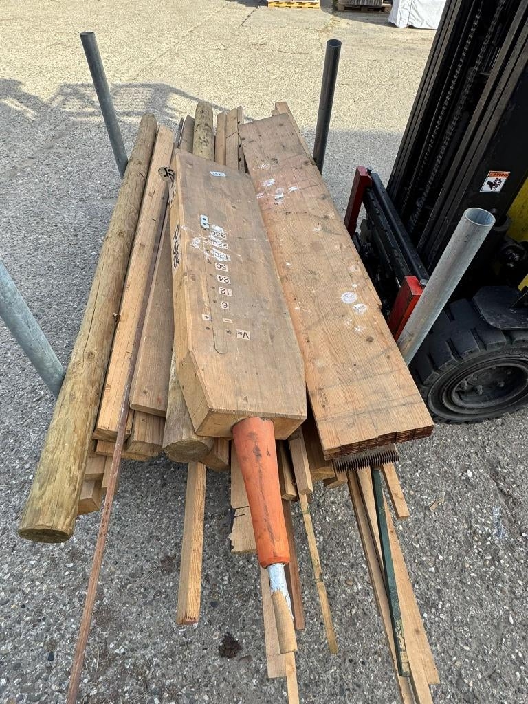 Restpartijtje vuren hout, Tuin en Terras, Palen, Balken en Planken, Ophalen, Zo goed als nieuw, 180 tot 250 cm, Balken