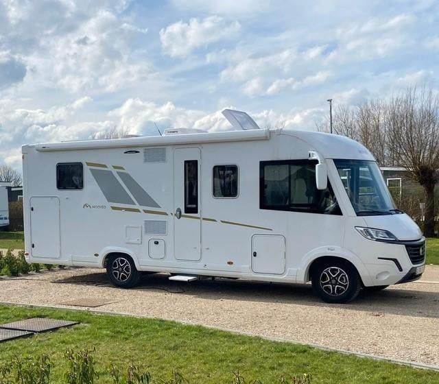 Fiat Mooveo INT74QB - 180pk - Zo goed als nieuw (ca.7.000km), Caravans en Kamperen, Campers, Buitenlamp, Fiat, Diesel, Particulier