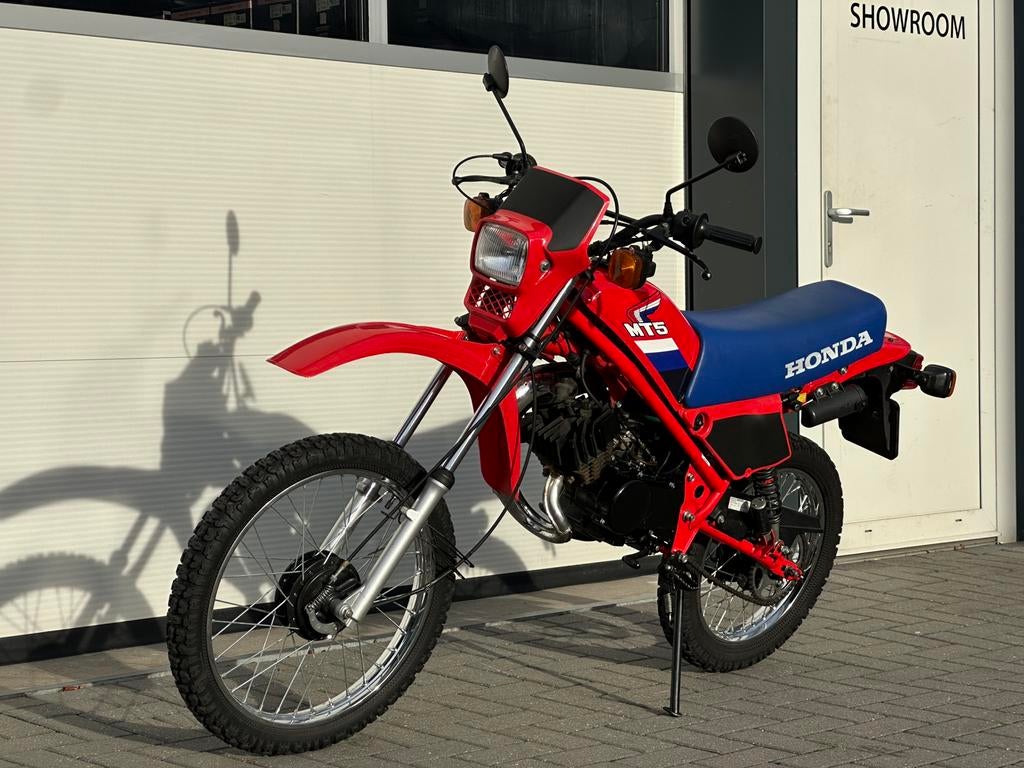 Honda MT5 1986 R134 Rood