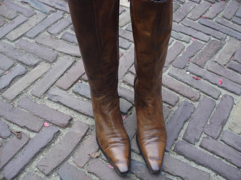 VINTAGE BRUINE LEREN PUNTLAARZEN 39 GRATIS VERZENDING POST, Kleding | Dames, Schoenen, Hoge laarzen, Bruin, Verzenden, Zo goed als nieuw