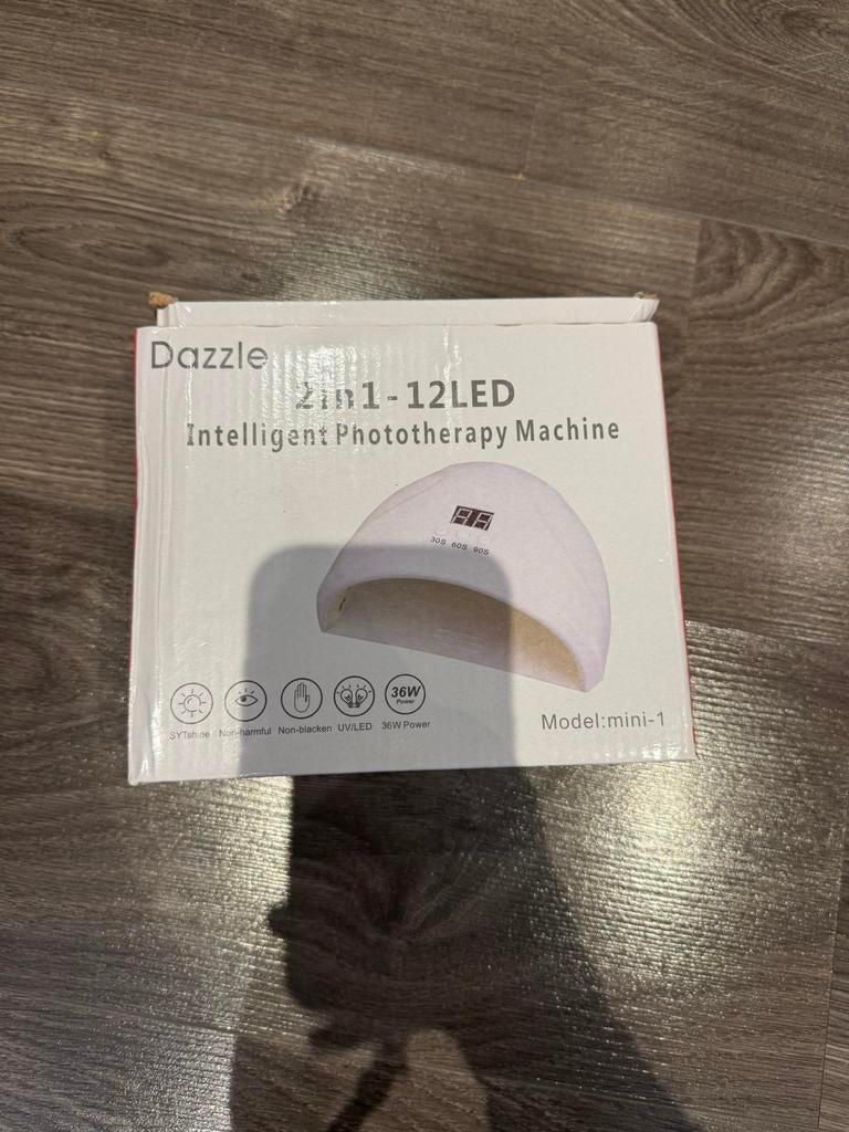 Mooi nep nagels uv licht, Ophalen of Verzenden, Zo goed als nieuw, Gehele gezicht