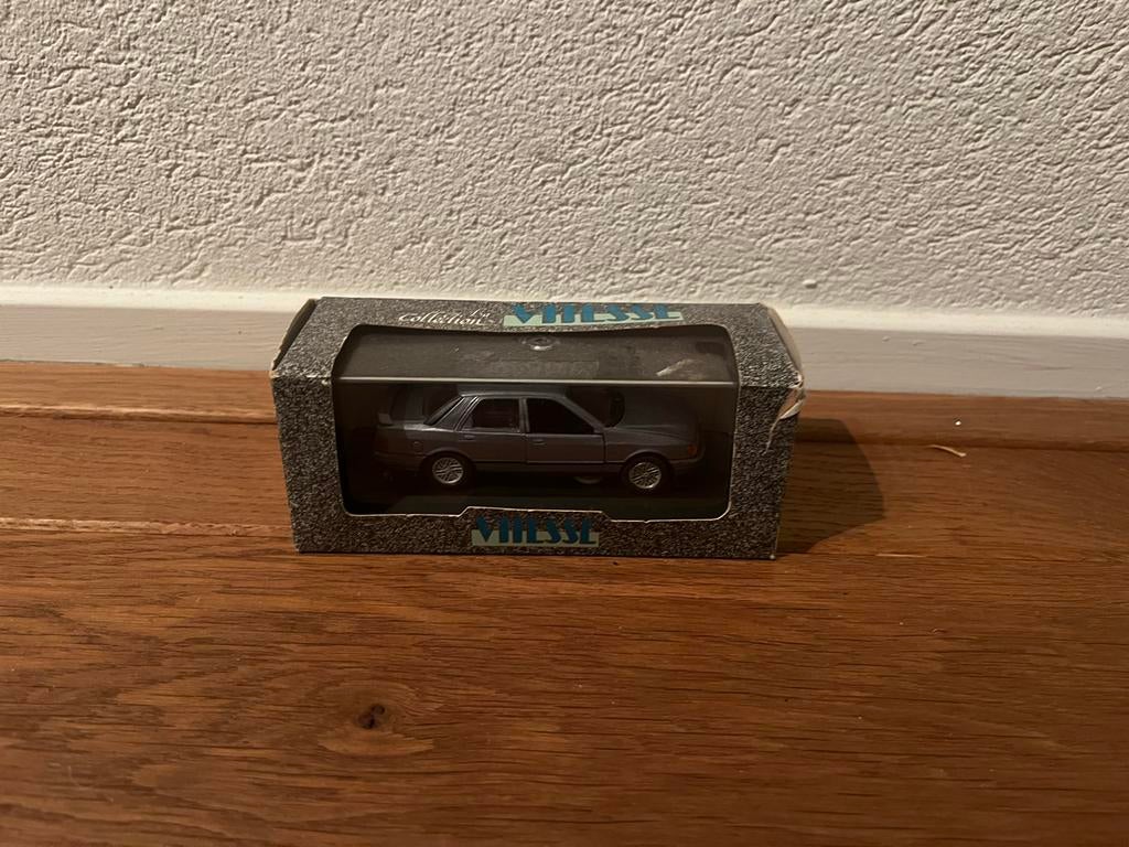 Vitesse Modelauto - Ford Sierra sedan, Hobby en Vrije tijd, Modelauto's | 1:18, Ophalen of Verzenden, Gebruikt, Auto, Overige merken