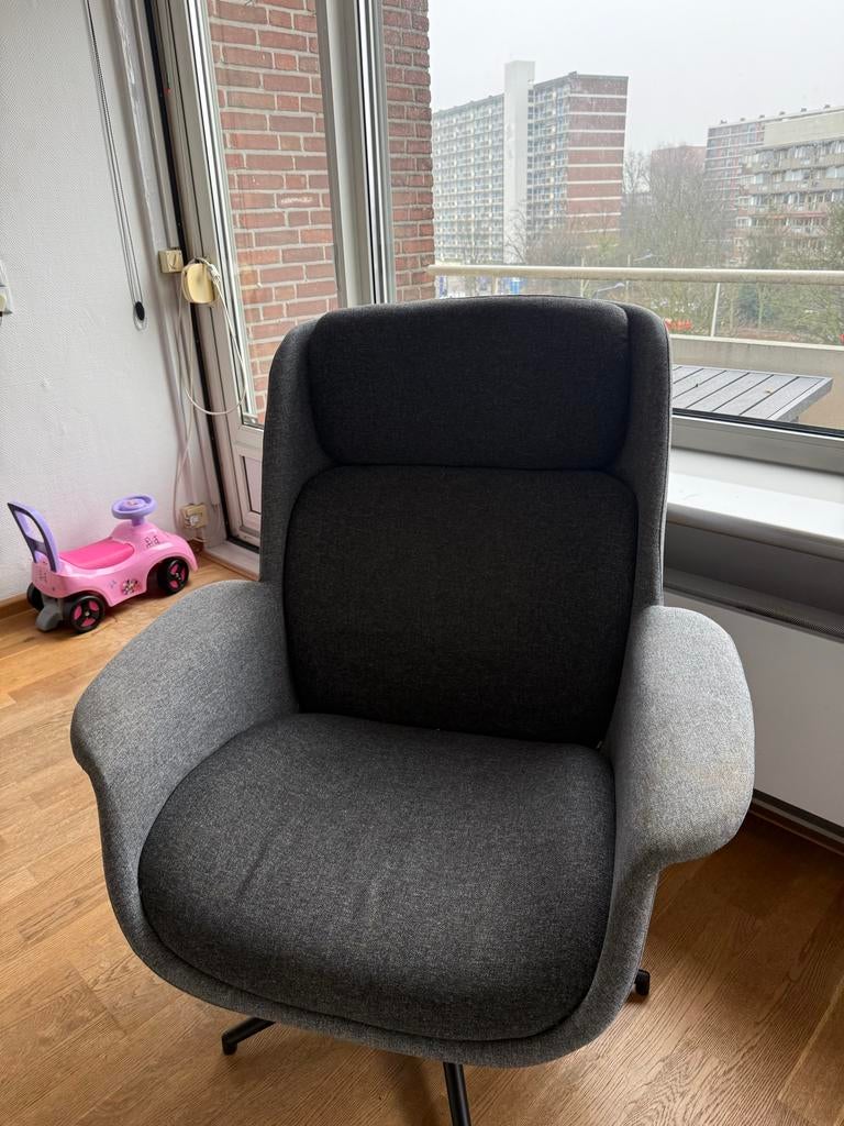 Aleby Draaifauteuil - Stijlvolle grijze fauteuil, Ophalen of Verzenden, Zo goed als nieuw, Stof, 75 tot 100 cm