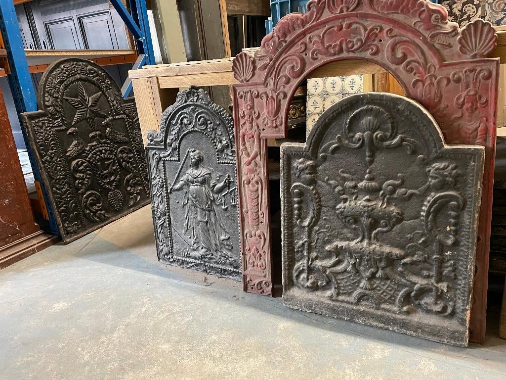 Antieke gietijzeren haardplaten 15 stuks op voorraad., Ophalen