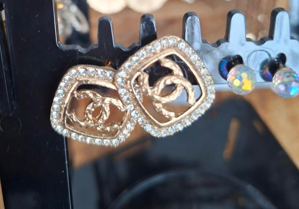 Ontwerper oorbellen, Ophalen of Verzenden, Zo goed als nieuw, Goud, Overige materialen