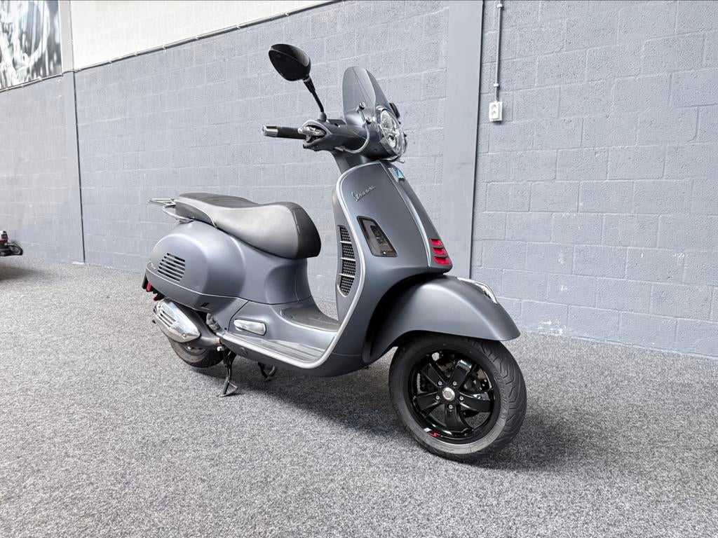 Vespa 300gts sport BJ 2021
