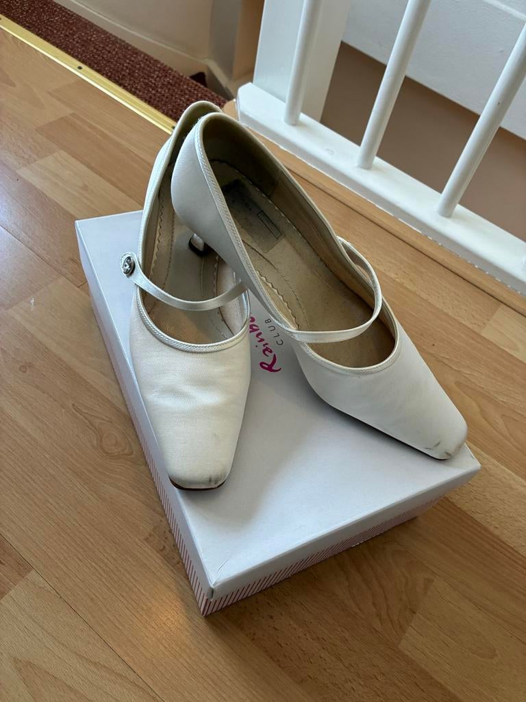 Elegante trouwschoenen, Ophalen of Verzenden, Zo goed als nieuw, Wit, Schoenen met lage hakken