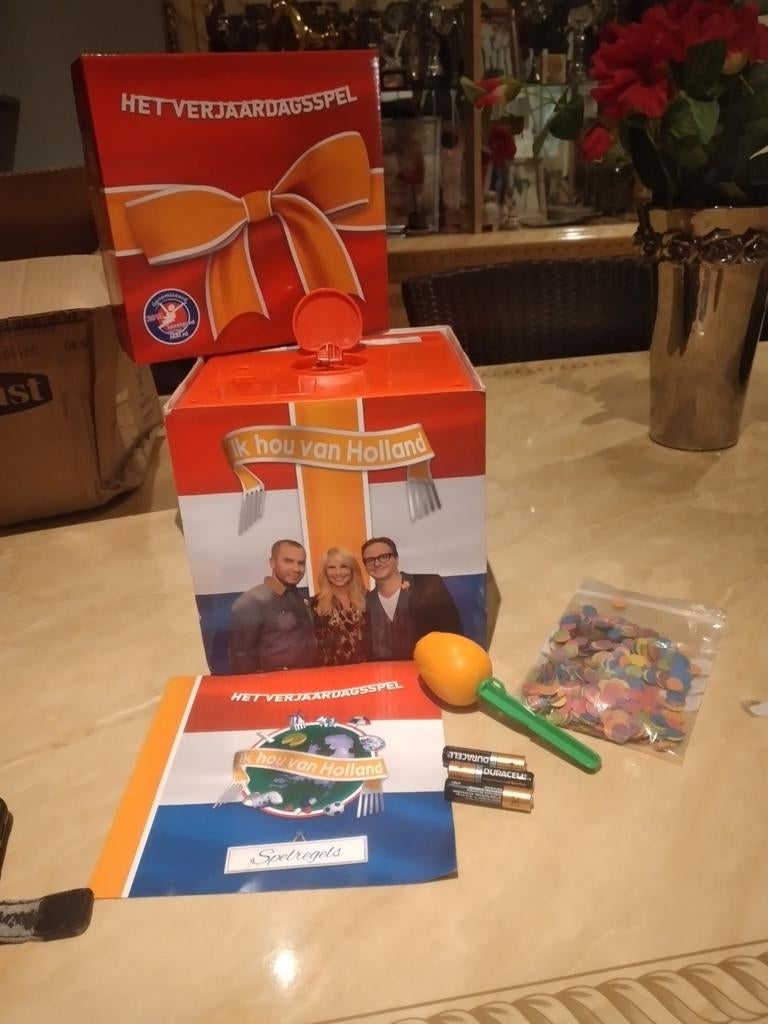 Het Verjaardagsspel ik hou van Holland met de bom, Vijf spelers of meer, Ophalen of Verzenden, Zo goed als nieuw, Identity Games