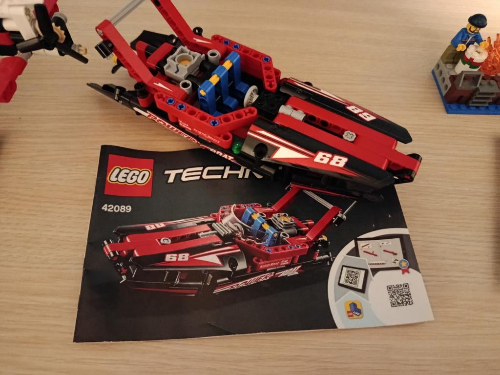 Lego Technic 42089 Power Boat, Ophalen of Verzenden, Zo goed als nieuw, Complete set, Lego