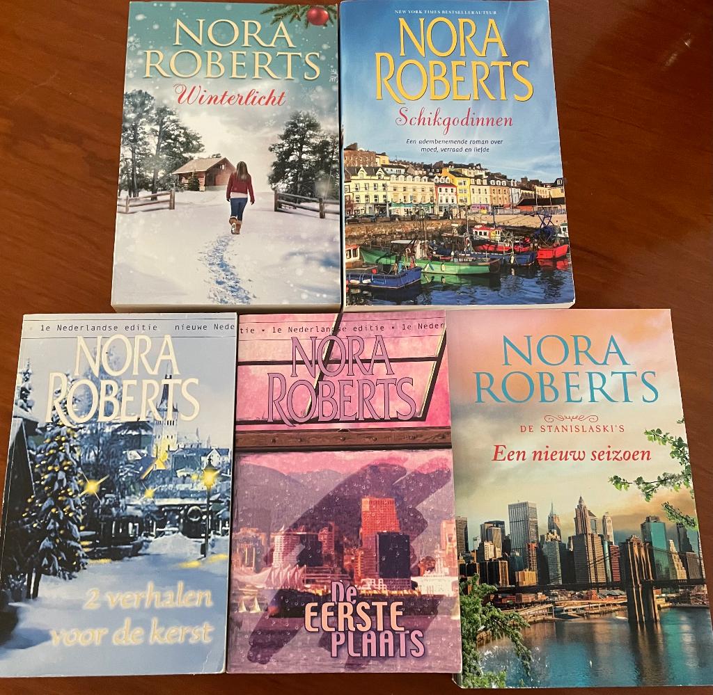 5 Nora Roberts pockets, Boeken, Ophalen of Verzenden, Zo goed als nieuw, Nora Roberts