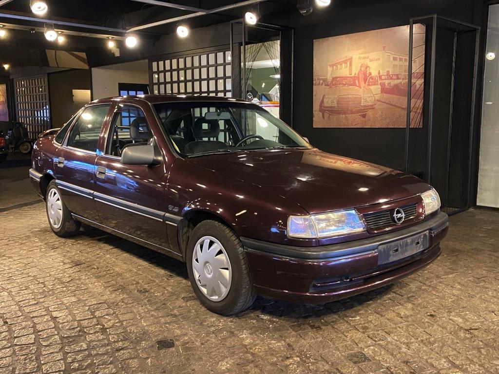 Opel Vectra 1.6i GLS (bj 1993), Auto's, Oldtimers, Metallic lak, 1600 cc, Bedrijf, Sedan