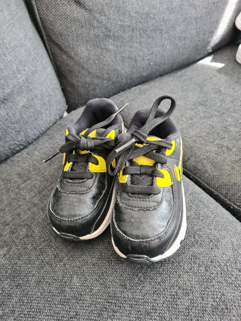 Mooie kinderschoenen maat 23.5 en bruine Fila maat 23, Kinderen en Baby's, Kinderkleding | Schoenen en Sokken, Ophalen, Gebruikt