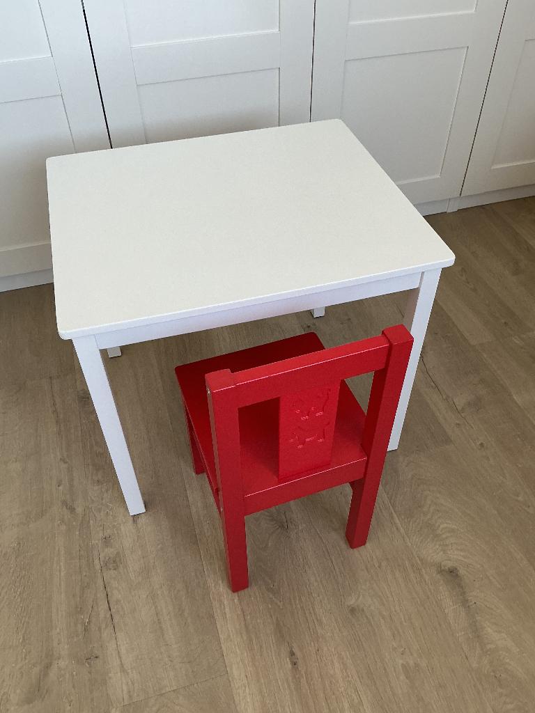 Ikea kindertafel kritter met stoeltje kritter, Ophalen, Zo goed als nieuw, Tafel(s) en Stoel(en)