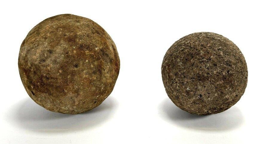 1423. Stenen kanonskogels Groningens Ontzet, circa 1672