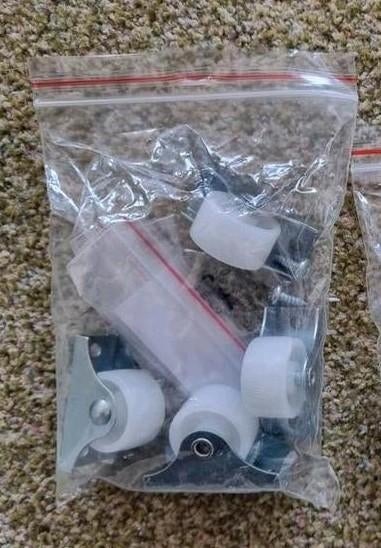 Set 4 wieltjes, 2,5 cm dia. +schroefjes. (Voor IKEA Helmer), Ophalen of Verzenden, Overige typen