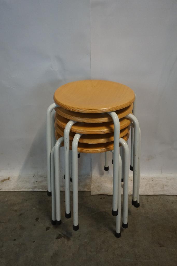 Stapelbare kruk schoolkruk krukjes krukken, Ophalen, Gebruikt, Hout