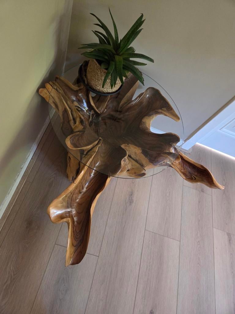 Unieke Balinese boomstam salontafel met glazen blad, Huis en Inrichting, Tafels | Salontafels, Gebruikt, Minder dan 50 cm, 50 tot 100 cm