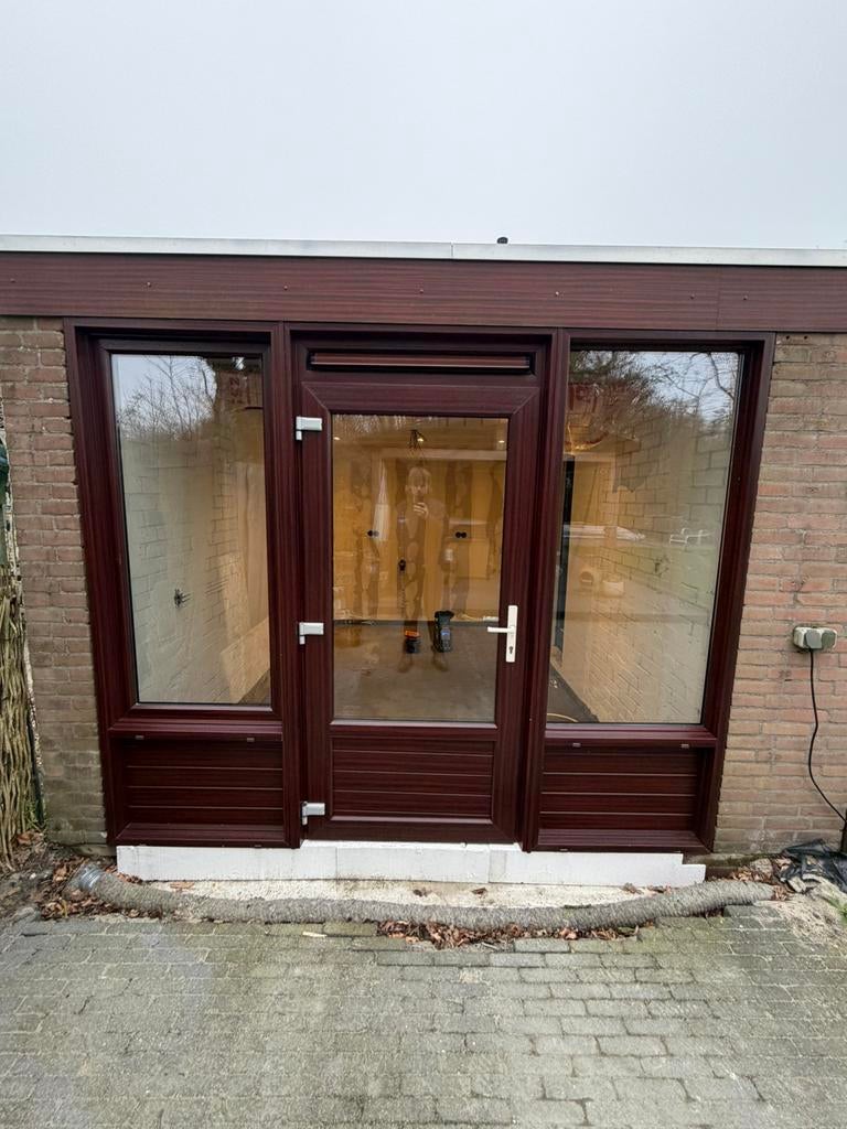 Kunststof pui met deur en draai/kiep raam, Ophalen, Kunststof, Gebruikt, Deurkozijn