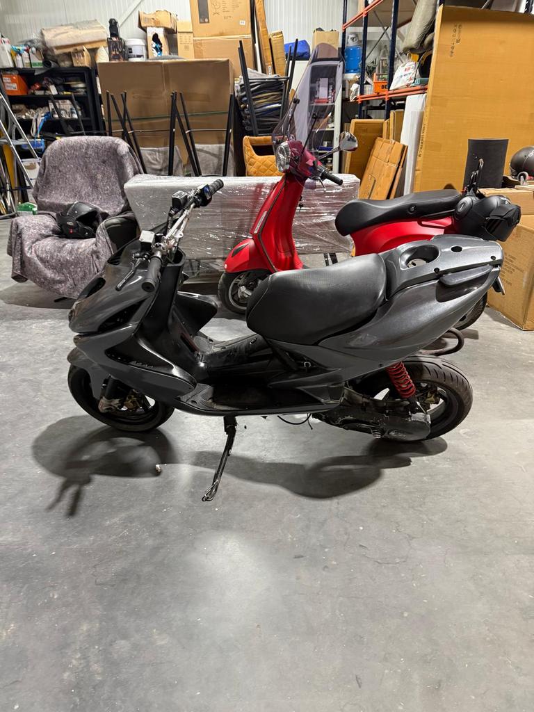 Yamaha earox met geel kenteken, Ophalen, Aerox, 70 cc, Zo goed als nieuw