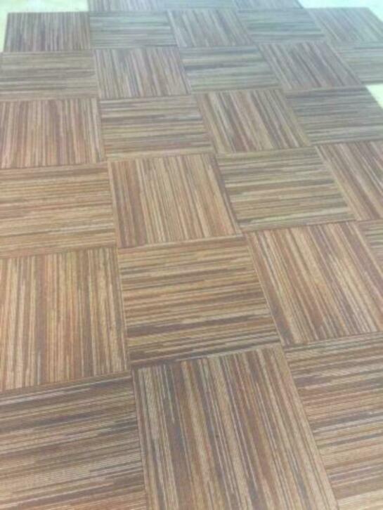 Tapijttegels patroon met lijnen 50 x 50 CM, Huis en Inrichting, Stoffering | Tapijten en Kleden, Zo goed als nieuw, Vierkant, Overige kleuren