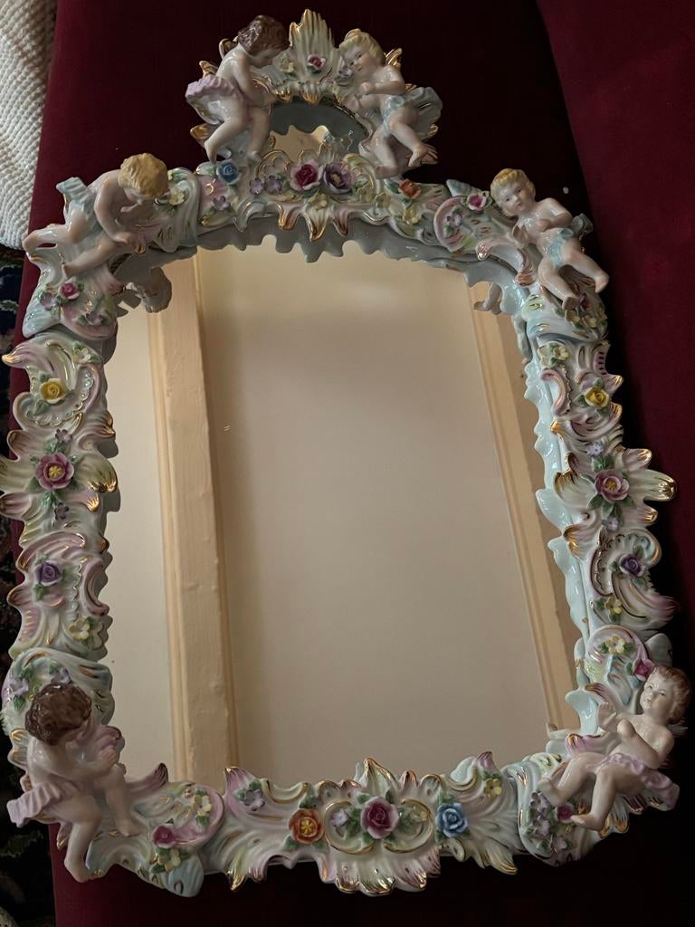 Nieuw Saksisch porselein spiegel met engeltjes en bloemen, Ophalen, Overige vormen, 50 tot 100 cm, Minder dan 100 cm