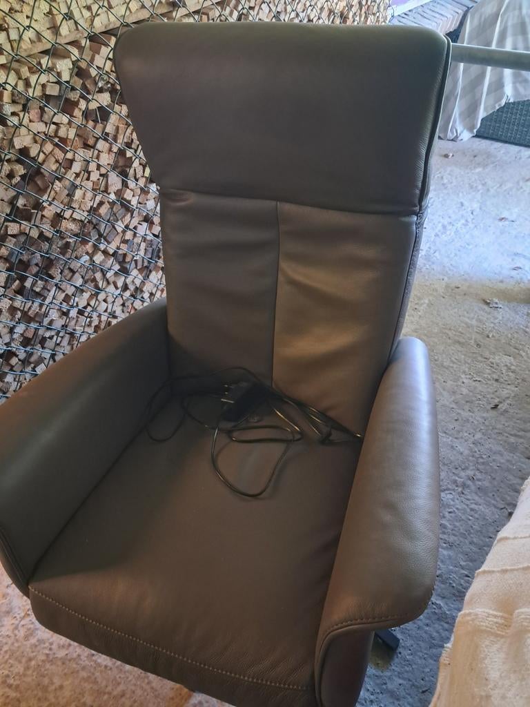 LEREN Prominent staop stoel, Ophalen of Verzenden, Zo goed als nieuw, 50 tot 75 cm