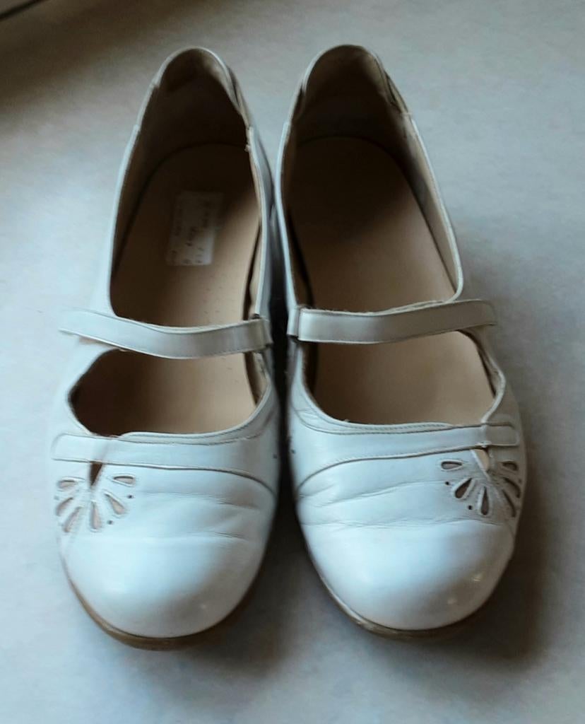 Durea crèmekleurige zomerschoenen, maat 42, breedte K, Ophalen of Verzenden